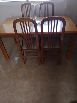 Mesa de salón extensible con 6 sillas de madera