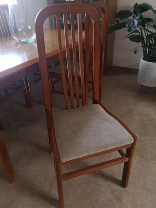 Mesa de salón extensible con 6 sillas de madera