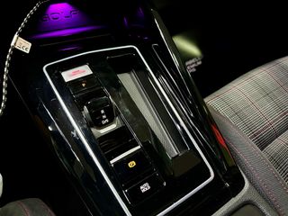 Volkswagen GOLF GTI 8,5 265cv