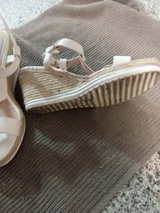 Sandalias cuña mujer Kylie beige/blanco
