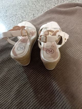Sandalias cuña mujer Kylie beige/blanco