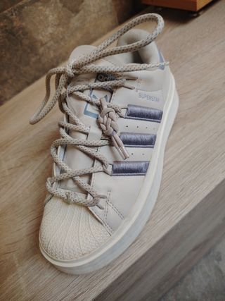 Zapatillas Adidas Superstar Blancas y gris azulado