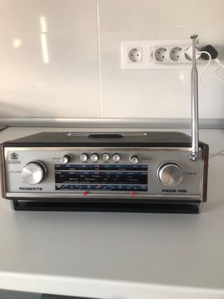 Radio vintage Roberts. Funciona. 