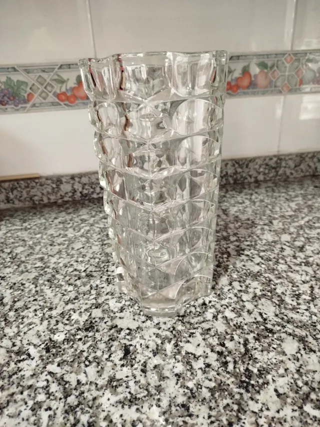 Jarrón de vidrio prensado 24cm