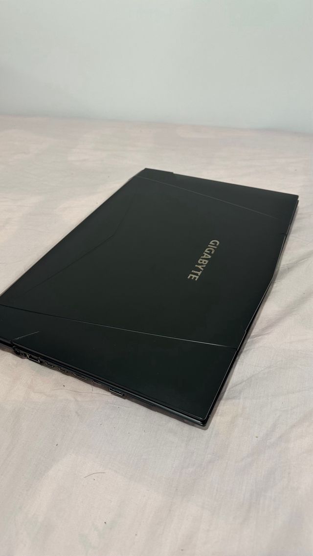 Portátil Gigabyte Sabre 15 Negro