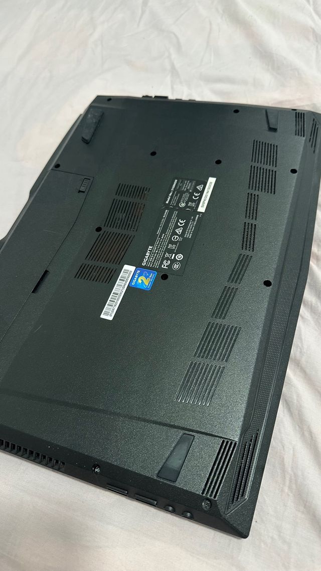 Portátil Gigabyte Sabre 15 Negro