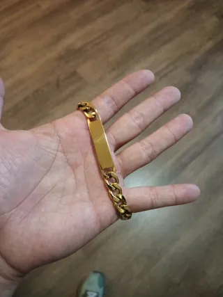 Esclava de Acero Dorado