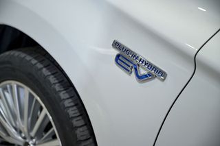 Mitsubishi Outlander   2.4 PHEV Kaiteki Auto 4WD 