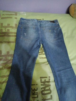 Pantalón vaquero Guess Talla 29 americana 