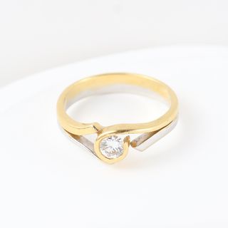 Anillo Solitario Oro y Diamante Talla Brillante