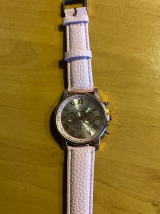 Reloj Rosa con Correa de Cuero