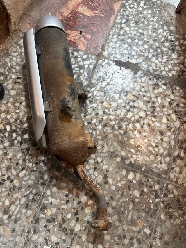 Tubo de escape Suzuki Burgman 125cc