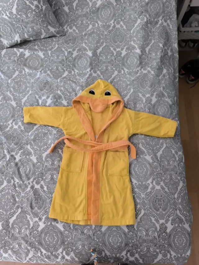 Albornoz infantil C&A de pollito amarillo