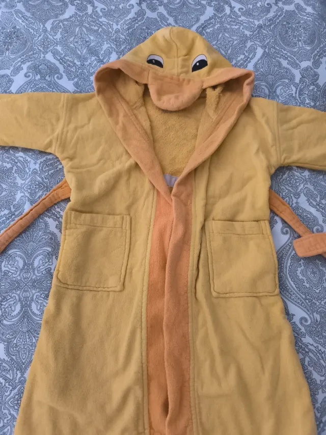 Albornoz infantil C&A de pollito amarillo