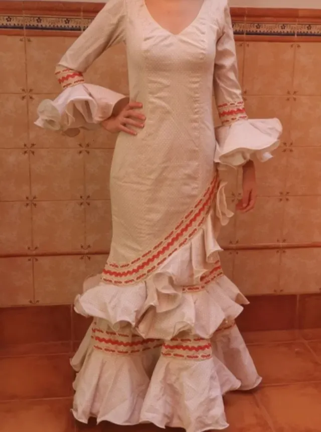 Vestido Flamenca Blanco con Detalles coral