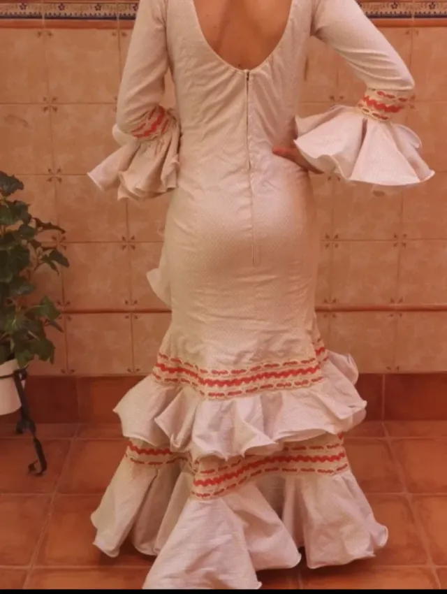 Vestido Flamenca Blanco con Detalles coral