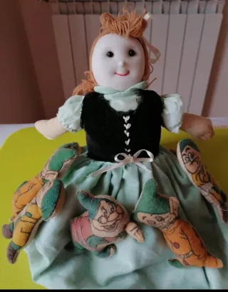 Biancaneve e i Sette Nani bambola