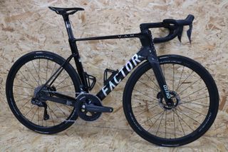 Bicicleta Factor Ostro 2.0 Ultegra Di2
