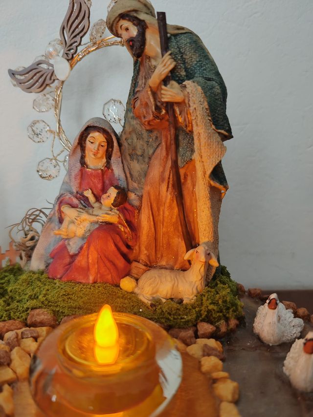 Presepe con laghetto e cigni