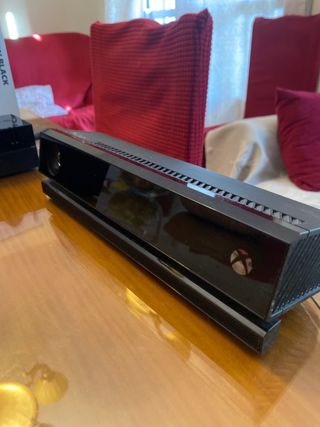 Xbox One con 2 controller e 4 giochi