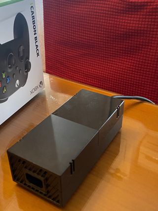 Xbox One con 2 controller e 4 giochi