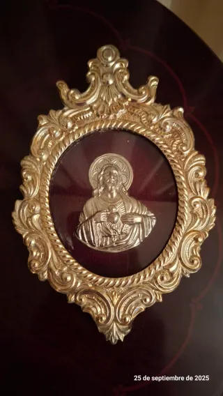 Relicario Corazón de Jesús plateado 
