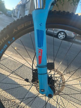 Bicicleta Eléctrica Cube Reaction