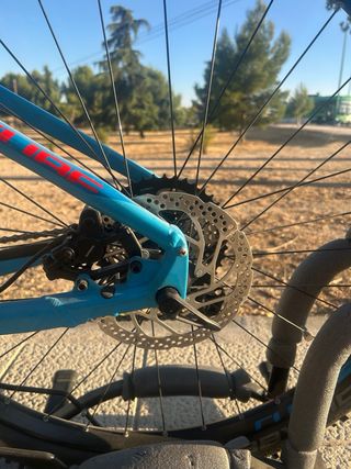 Bicicleta Eléctrica Cube Reaction