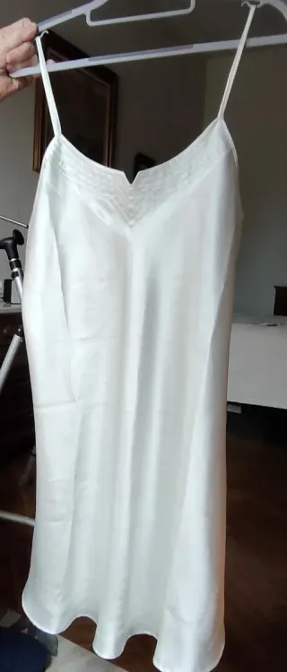 Camisón de raso blanco