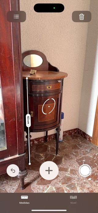 Mesita de noche antigua de madera y mármol vintage