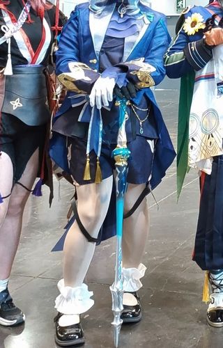 Cosplay completo de Furina de Genshin Impact
