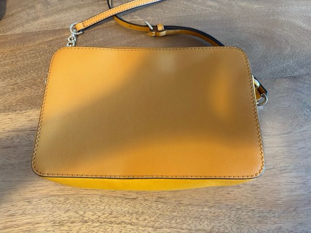Bolso Michael Kors Jet Set bandolera amarillo