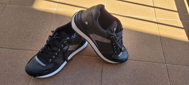 Deportivas con cuña por dentro gioseppo