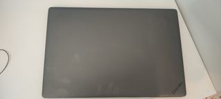Portátil Gris y Negro marca chuwi