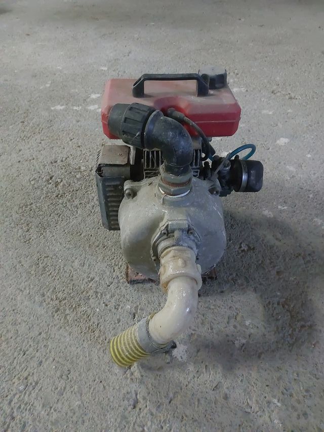 Bomba de agua a gasolina Campeón