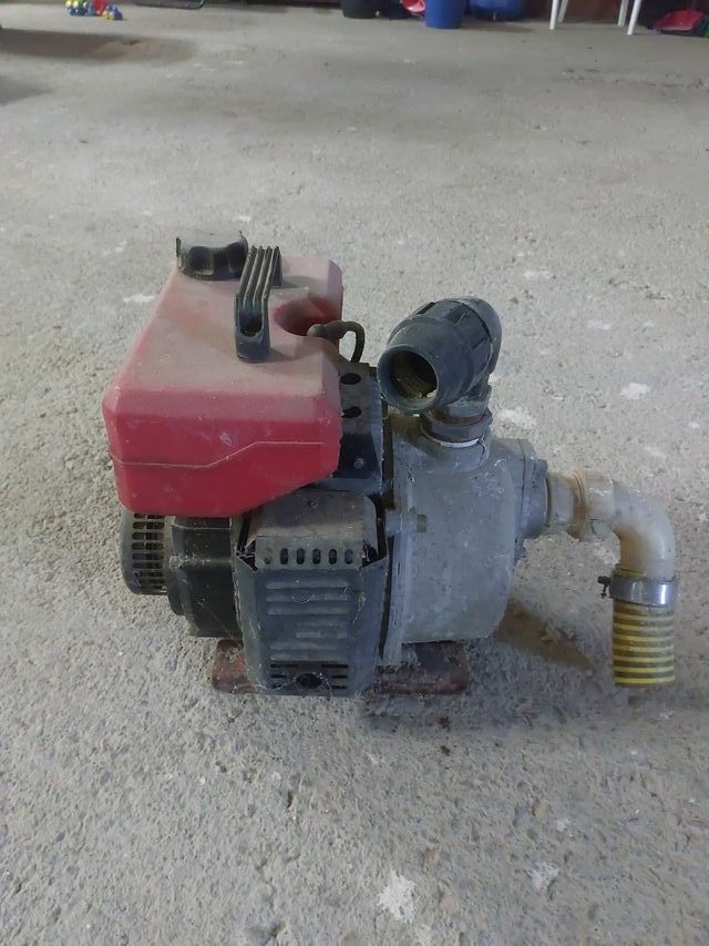 Bomba de agua a gasolina Campeón