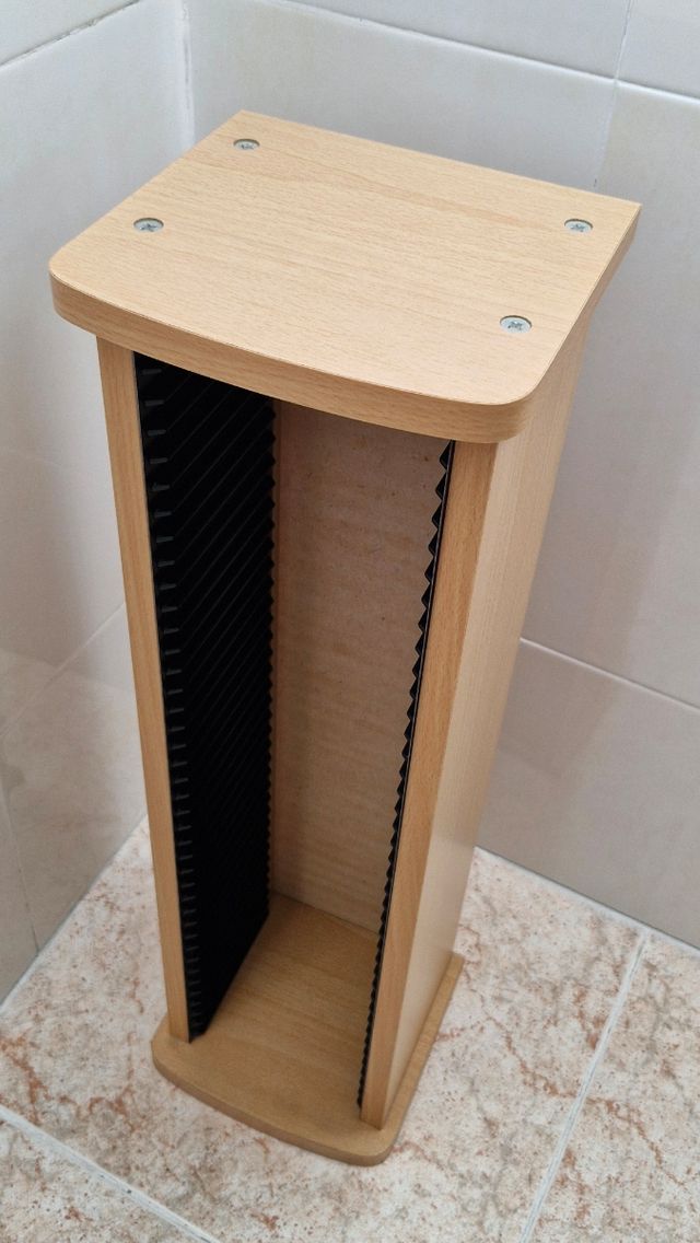 Torre para 40 CD's de madera