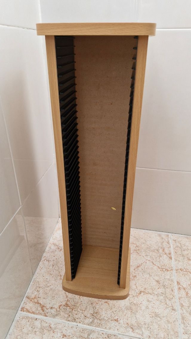 Torre para 40 CD's de madera