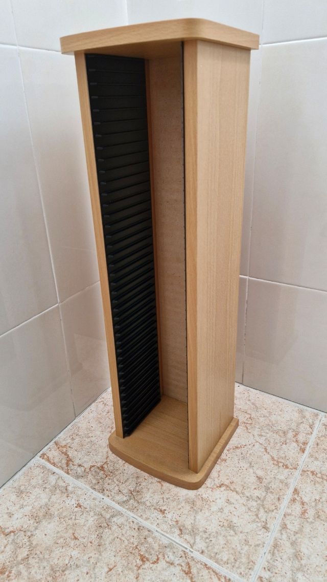 Torre para 40 CD's de madera
