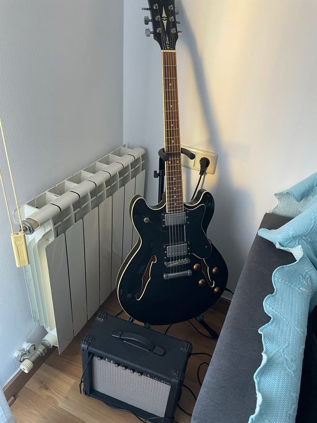 Guitarra Eléctrica Negra + Amplificador