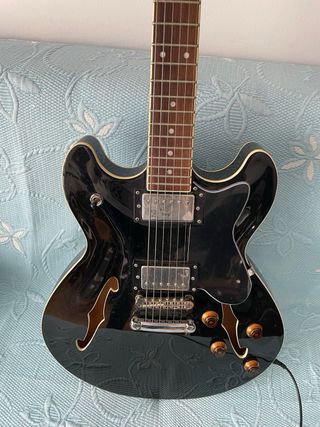 Guitarra Eléctrica Negra + Amplificador