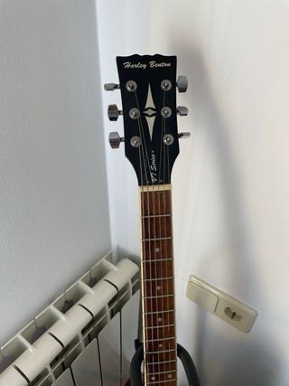Guitarra Eléctrica Negra + Amplificador