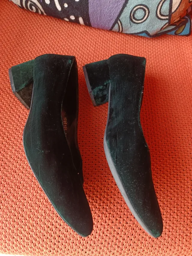 Zapatos de terciopelo verde tacón bajo
