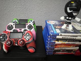 PS4 Pro 1TB + 3 Mandos + 11 Juegos