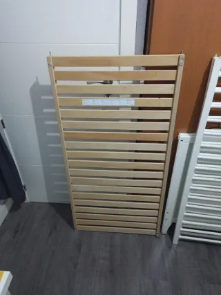 Cuna de bebé de madera no falta ninguna pieza 


