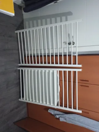 Cuna de bebé de madera no falta ninguna pieza 


