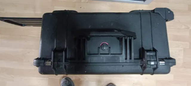 Maleta Pelican 1610 Case Negra Rígida con Ruedas