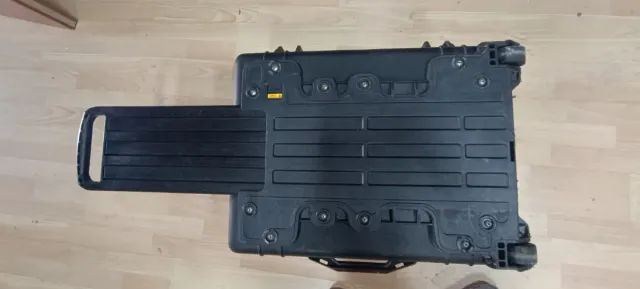 Maleta Pelican 1610 Case Negra Rígida con Ruedas