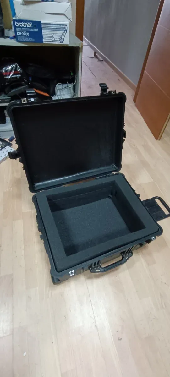 Maleta Pelican 1610 Case Negra Rígida con Ruedas