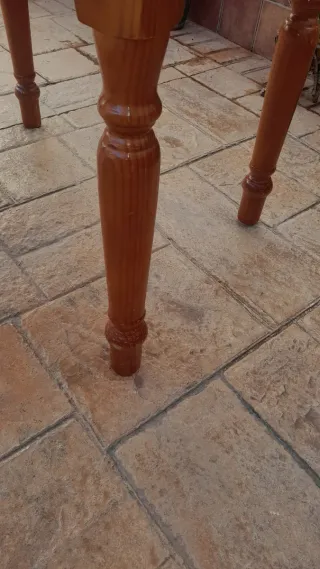 Mesa de madera maciza ovalada